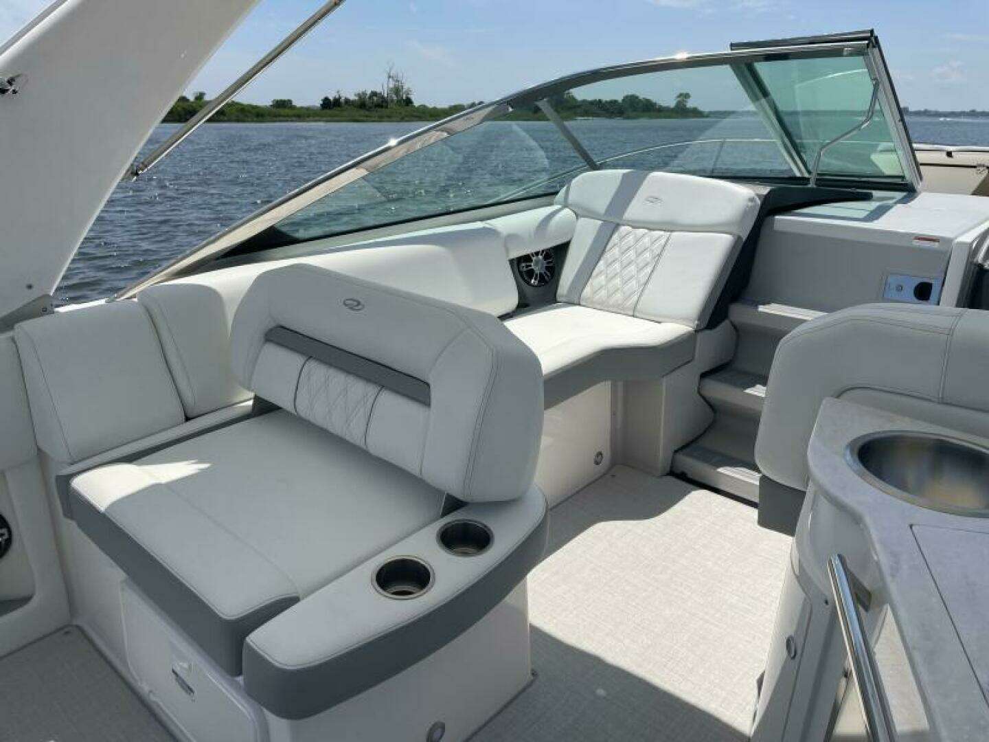 2026 Regal 33 XO - Image 9