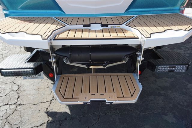 2023 MasterCraft X24 - 12