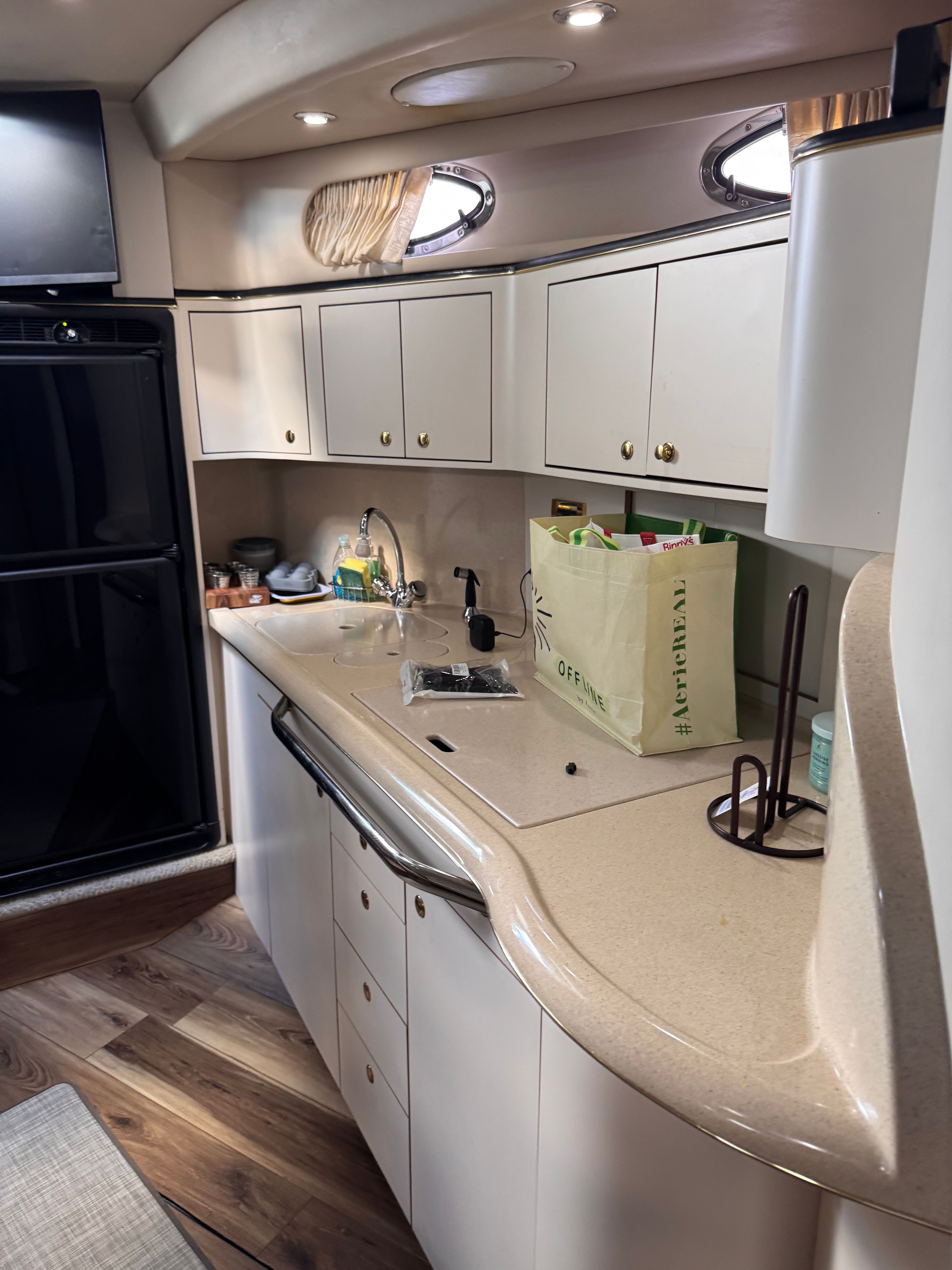 1999 Sea Ray 410 Express Cruiser - 9