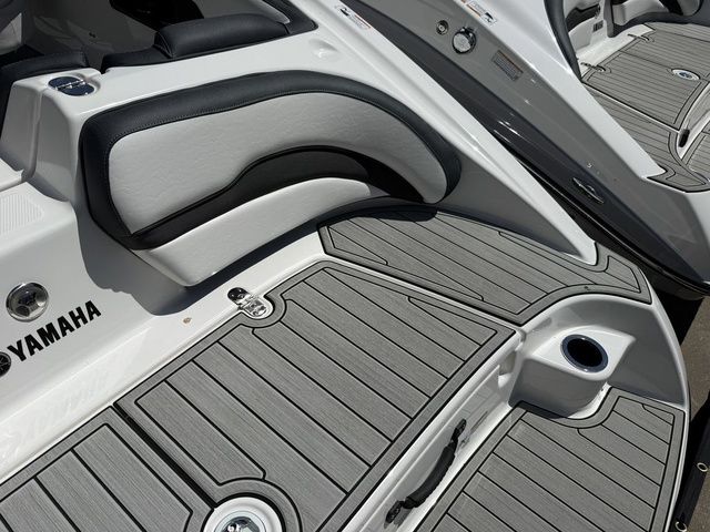 2026 Yamaha Boats AR195 - 5