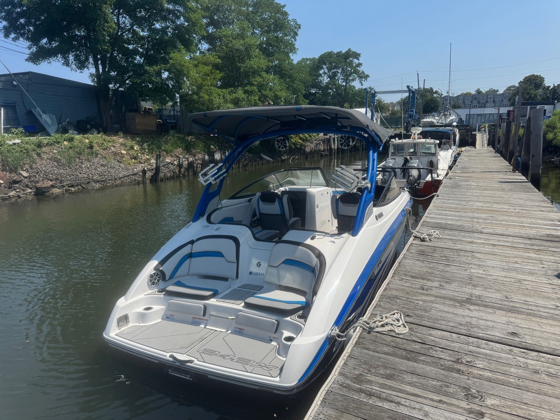 2020 Yamaha Boats 242XE
