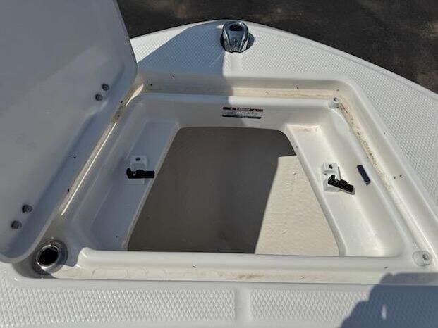 2025 Robalo Center Console R180 - 10
