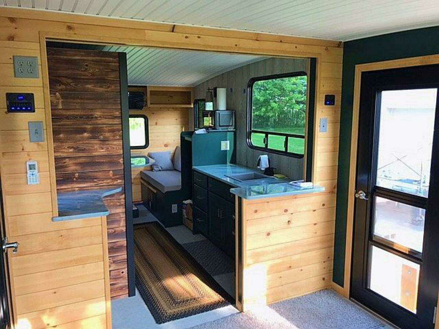2023 Custom 25 Hadlee Houseboat - Image 12