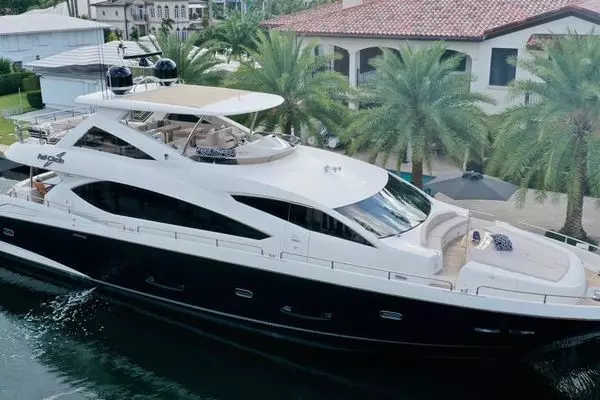 2014 Sunseeker Yacht