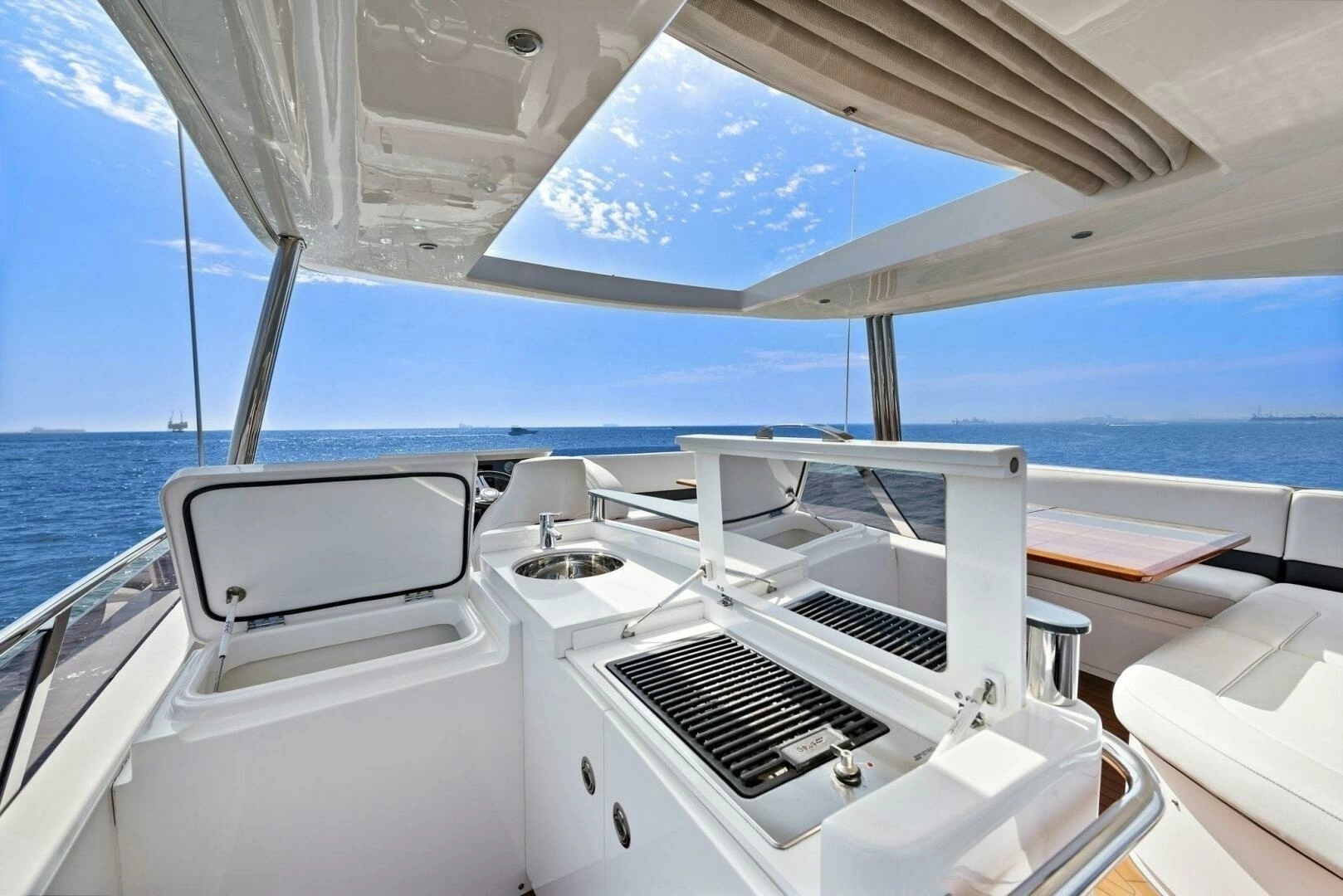 2015 Princess 72 Motoryacht - Image 9