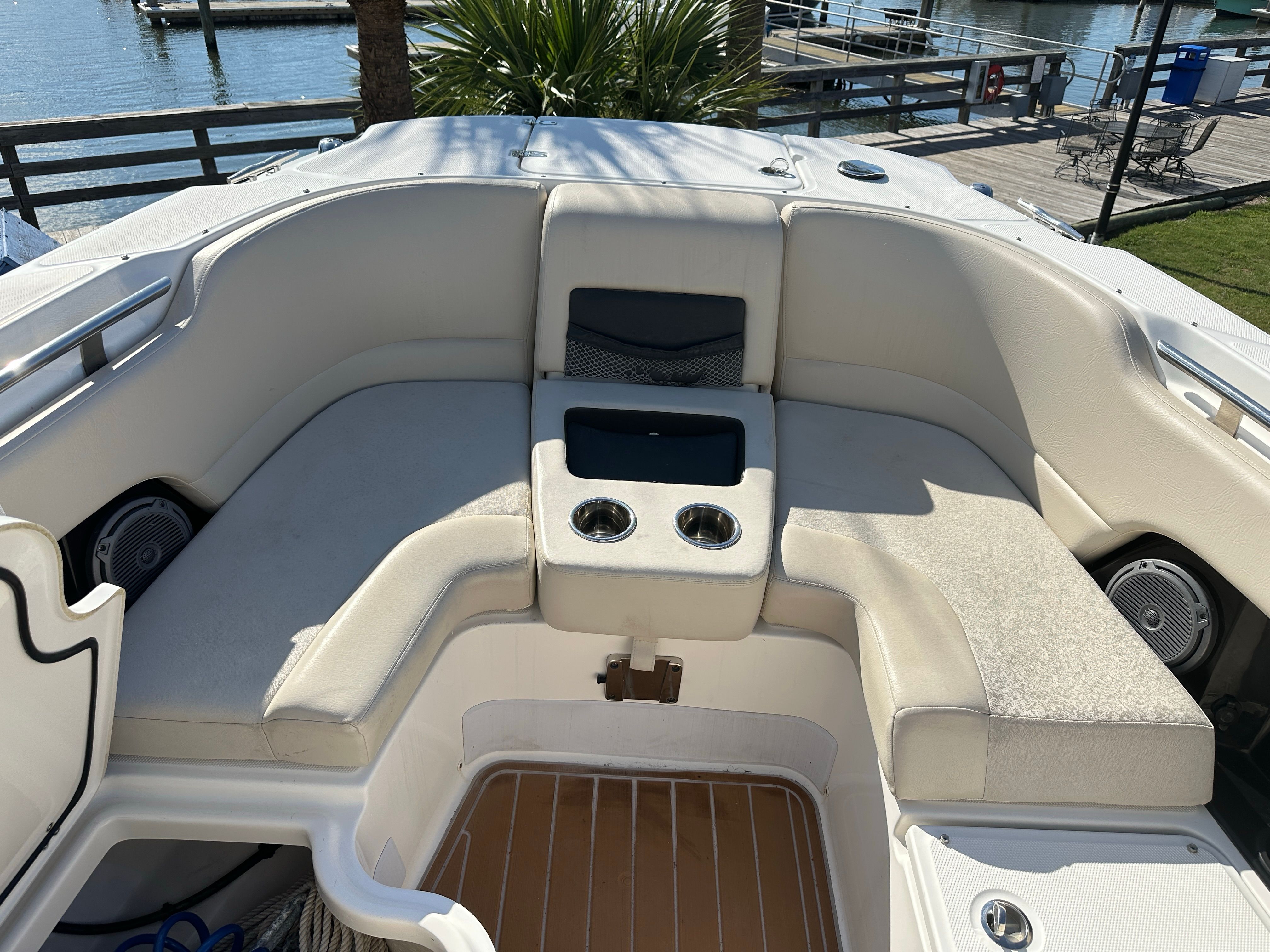 2017 Boston Whaler 270 Vantage - 11