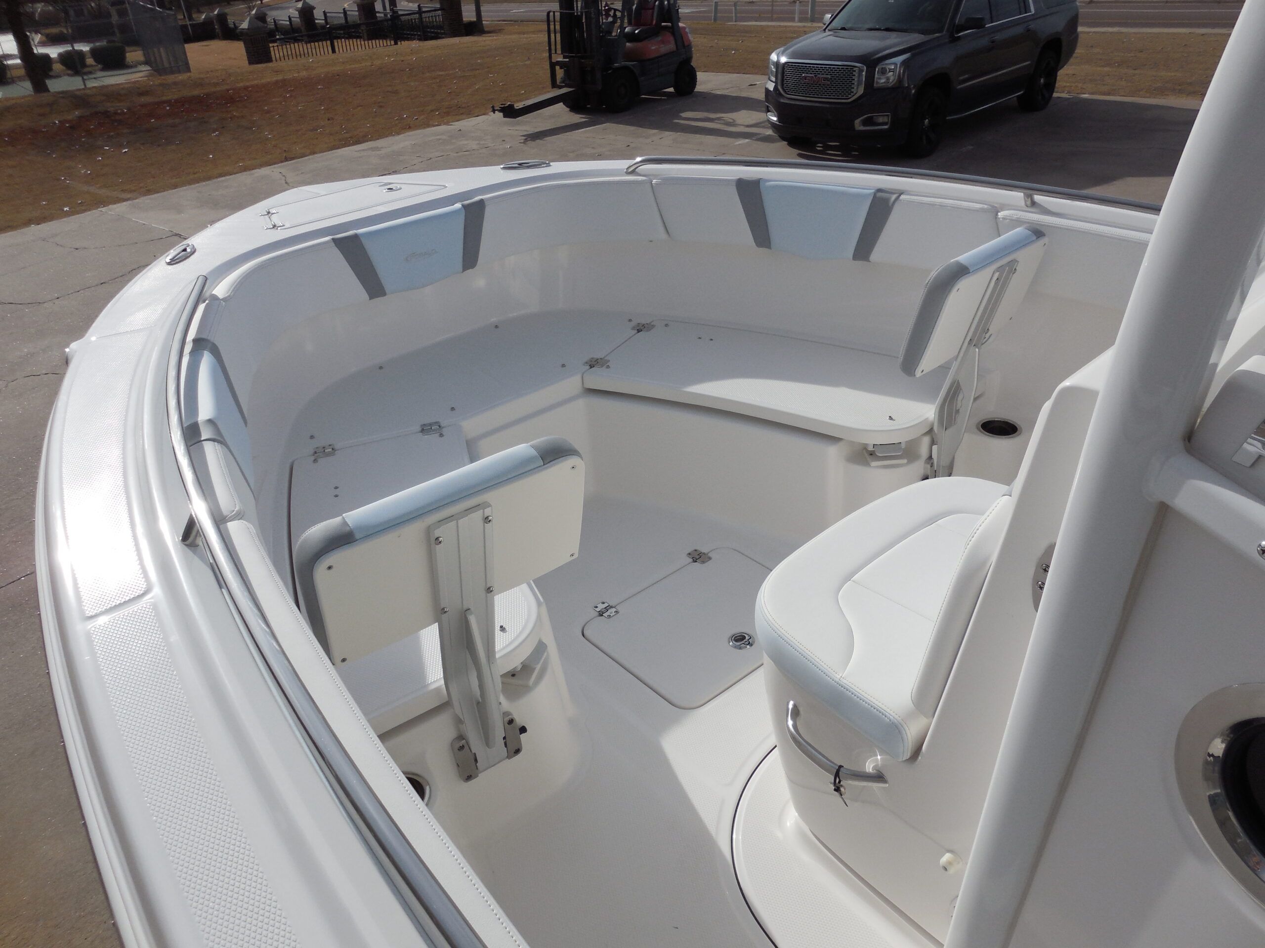 2026 Robalo R230 Center Console - 11