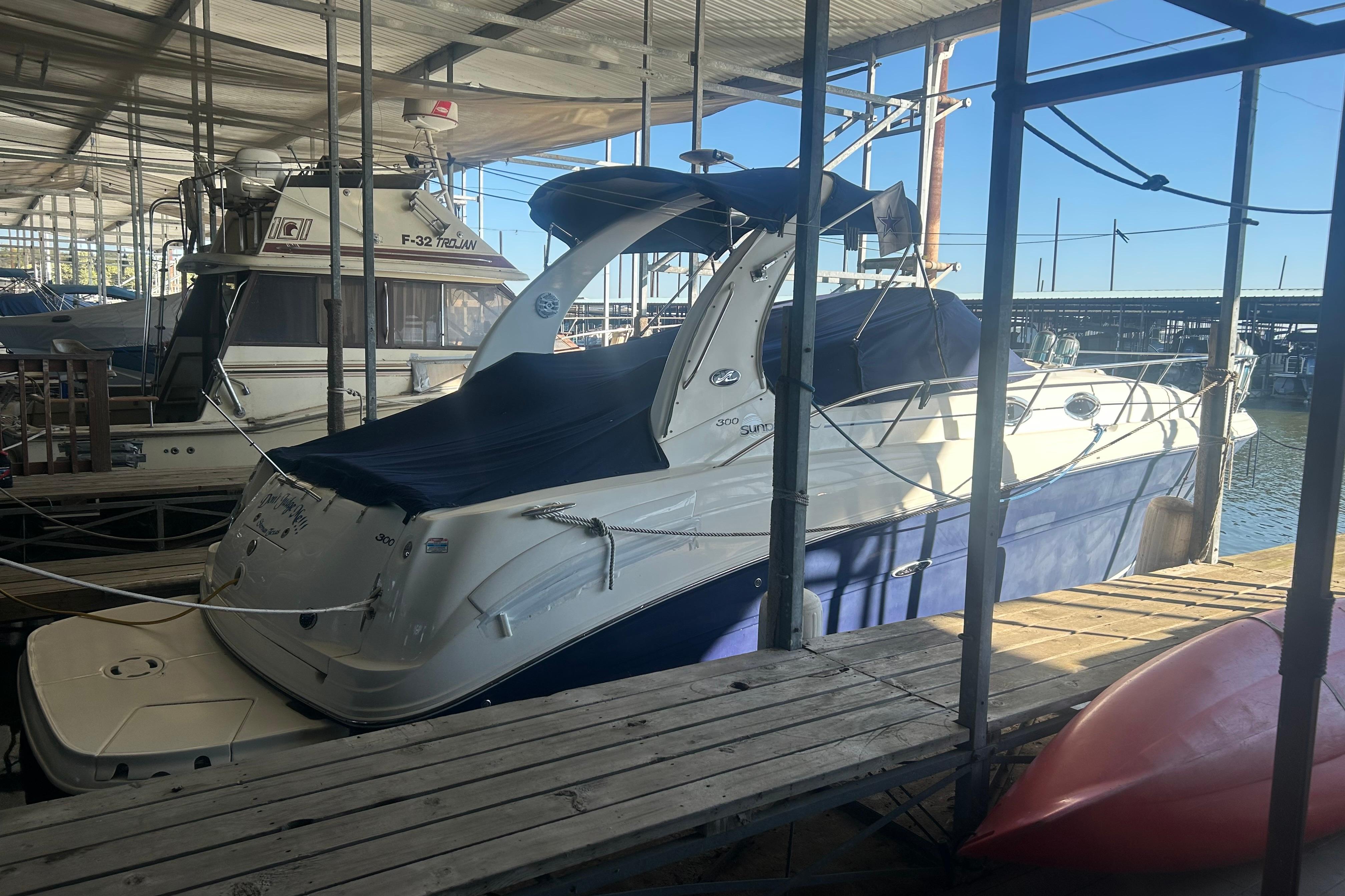 2005 Sea Ray 300 Sundancer