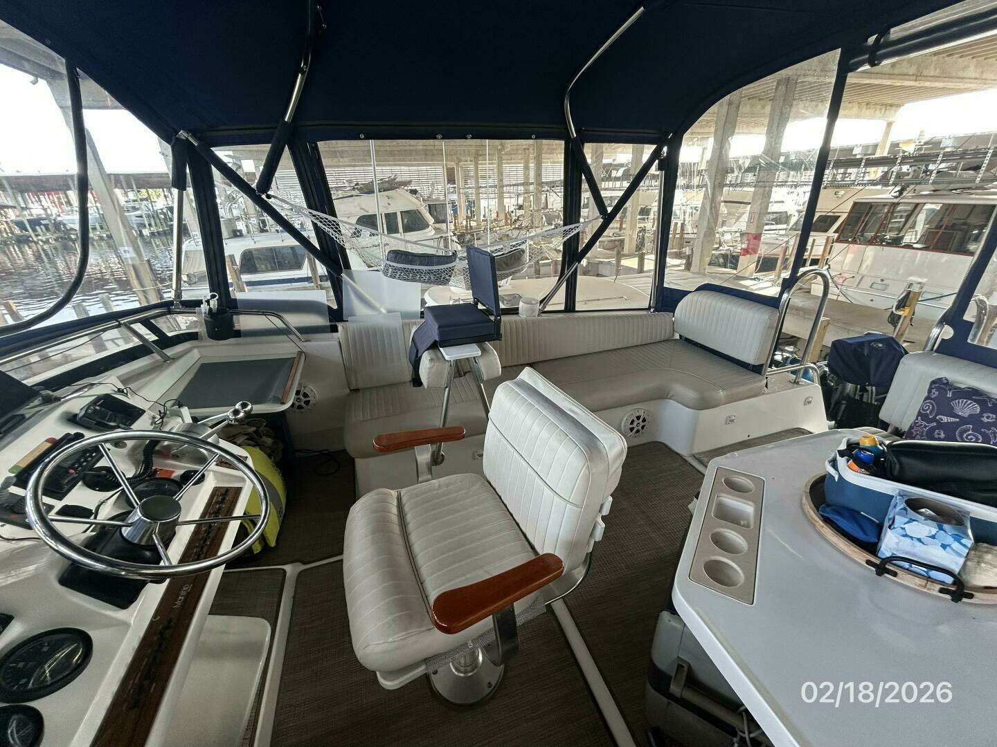 2004 Mainship 430 - Image 17