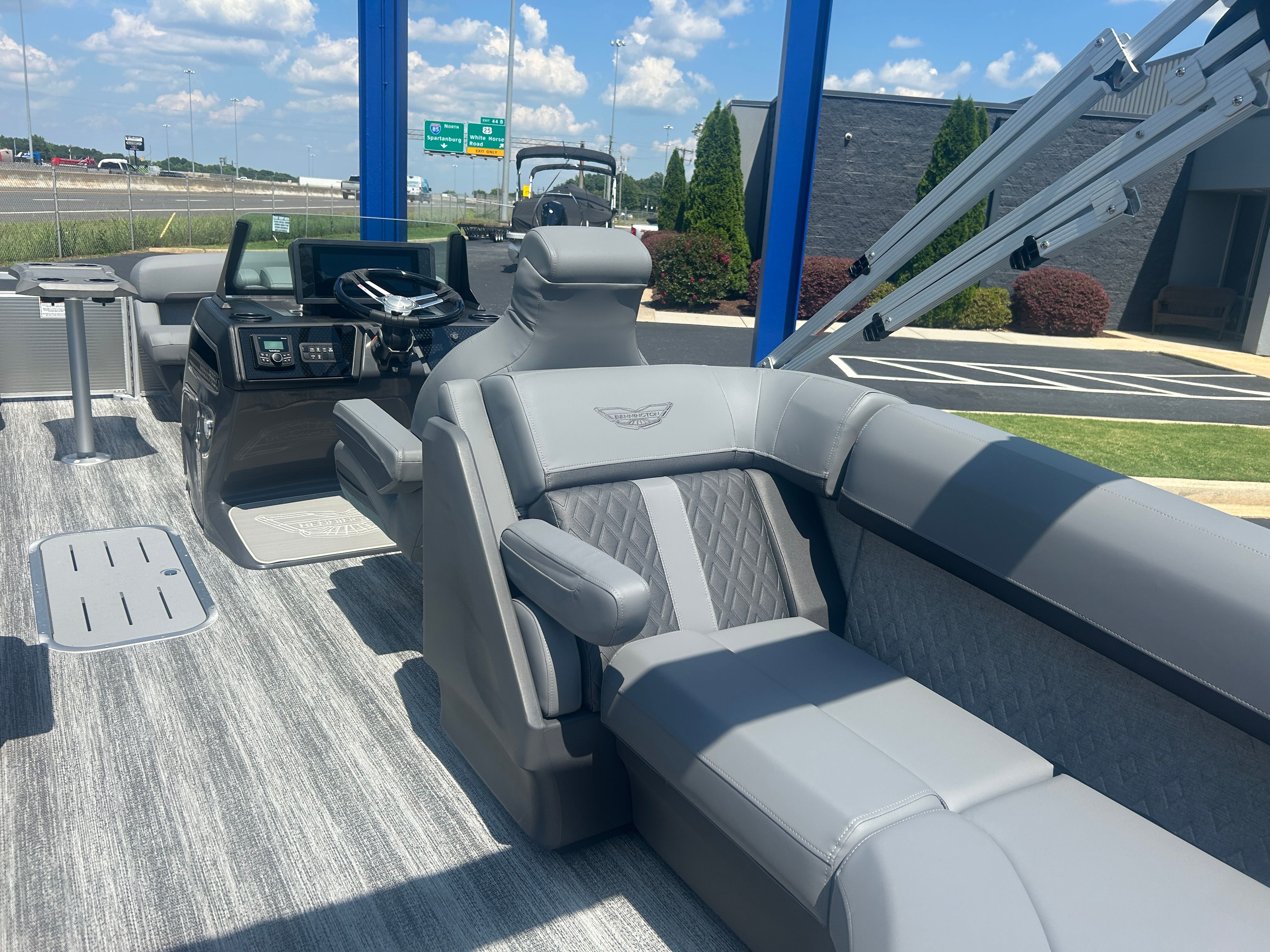 2026 Bennington 22 MFB - 8