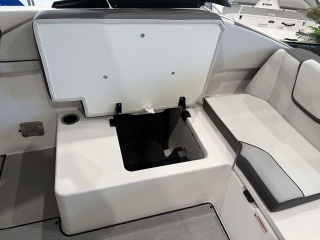 2025 Yamaha Boats AR250 - 11