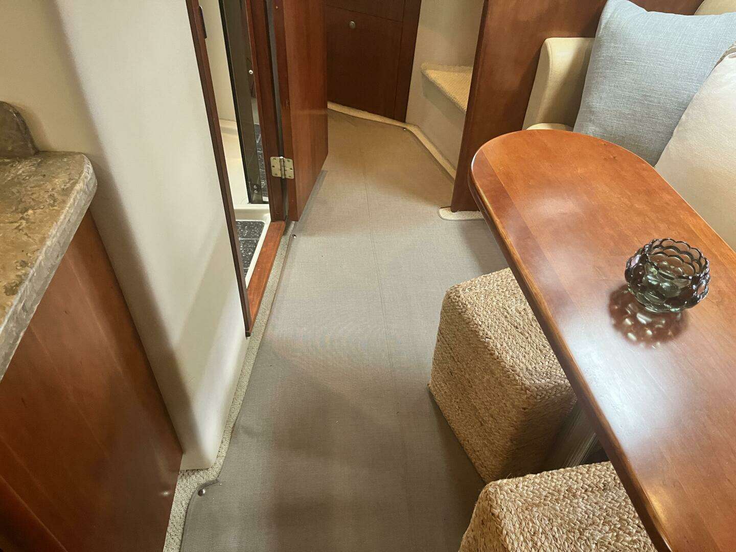2008 Cruisers Yachts 390 Sport Coupe - Image 35