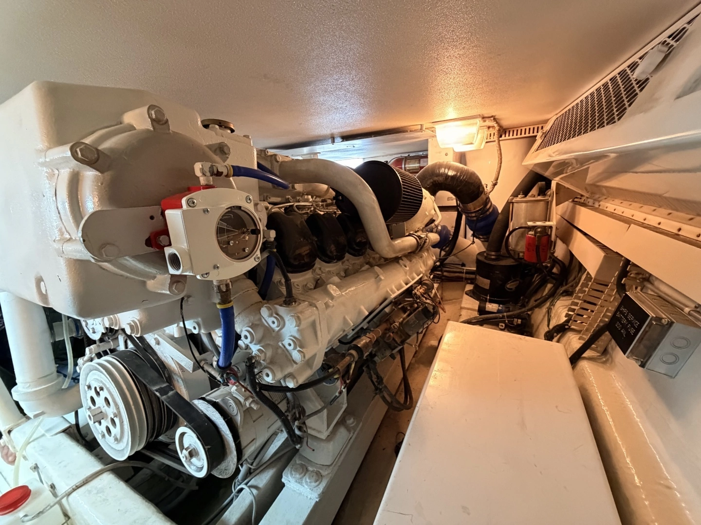 1994 Viking 50 Convertible - Image 33