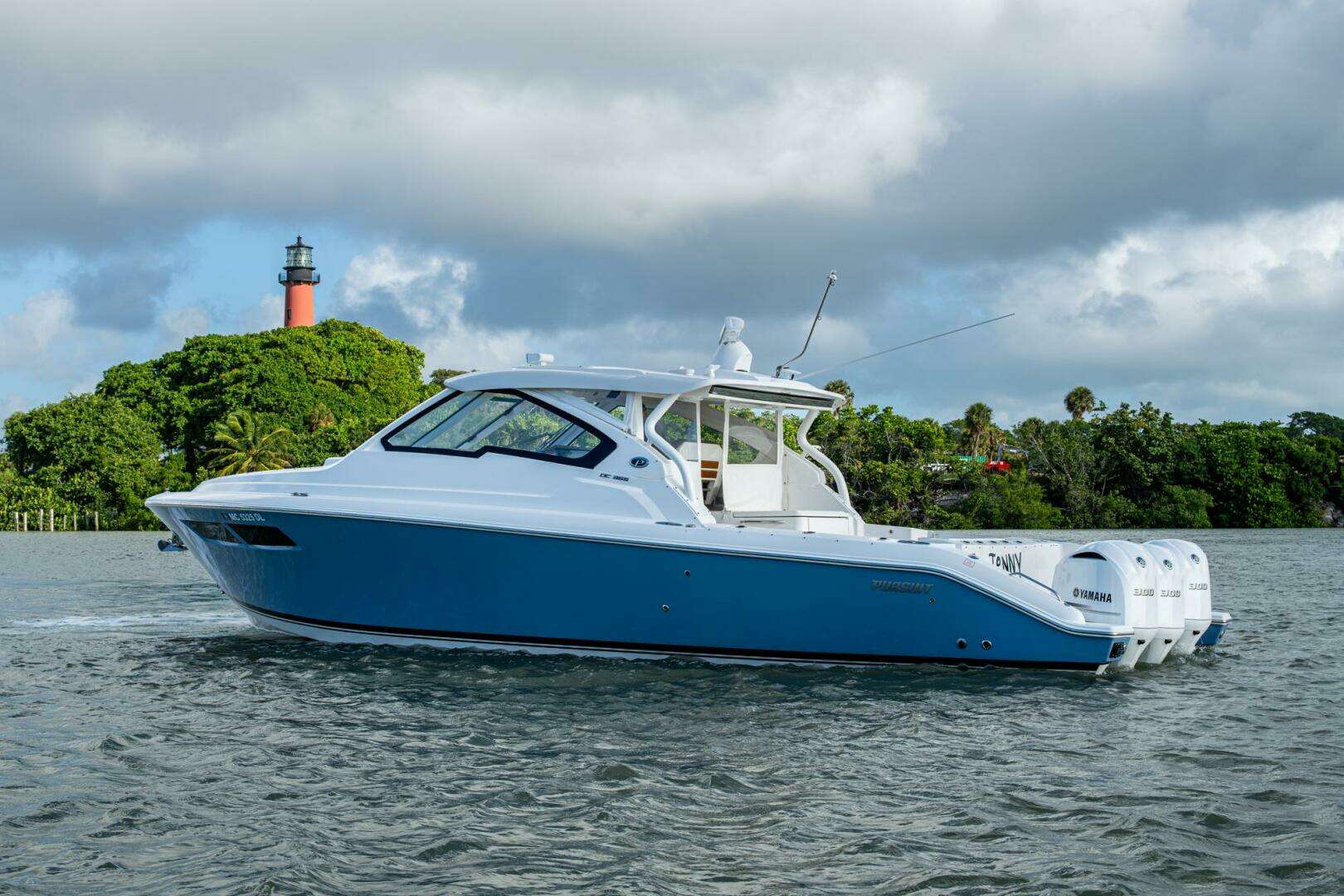 2019 Pursuit 365DC - Image 47