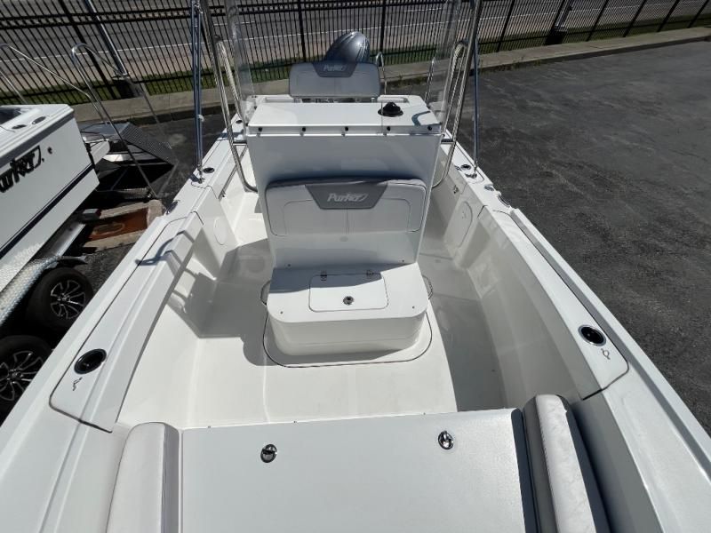 2025 Parker 18SE Center Console - 13