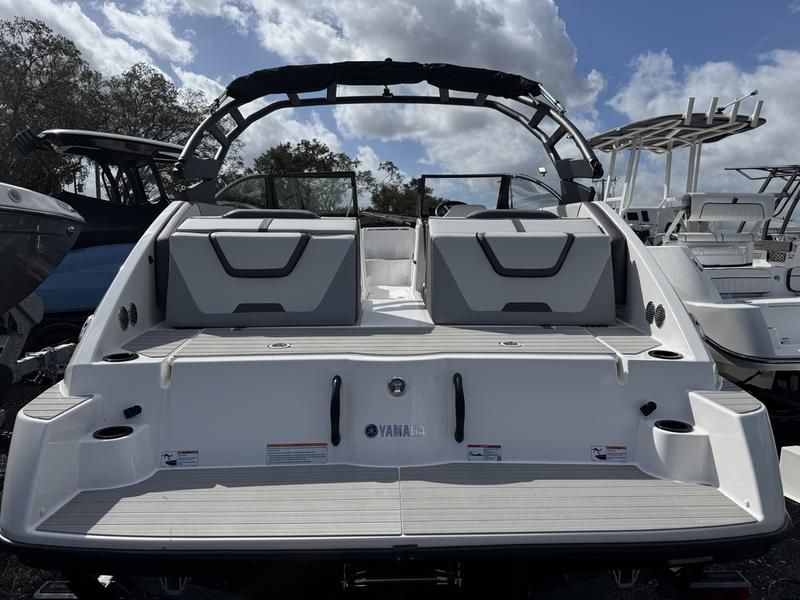 2025 Yamaha Boats AR220 - 6