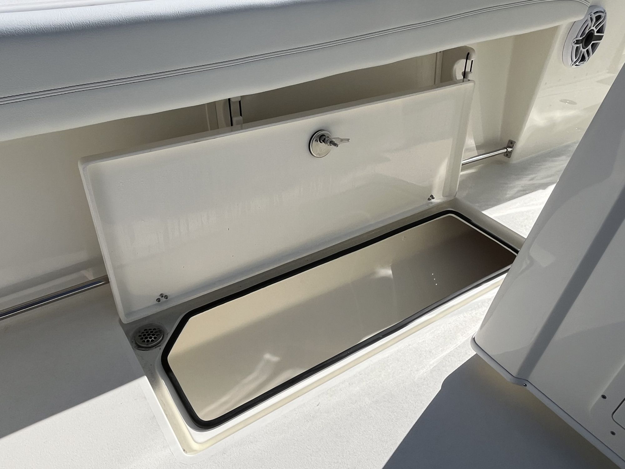 2026 Cobia 320 Center Console - 32