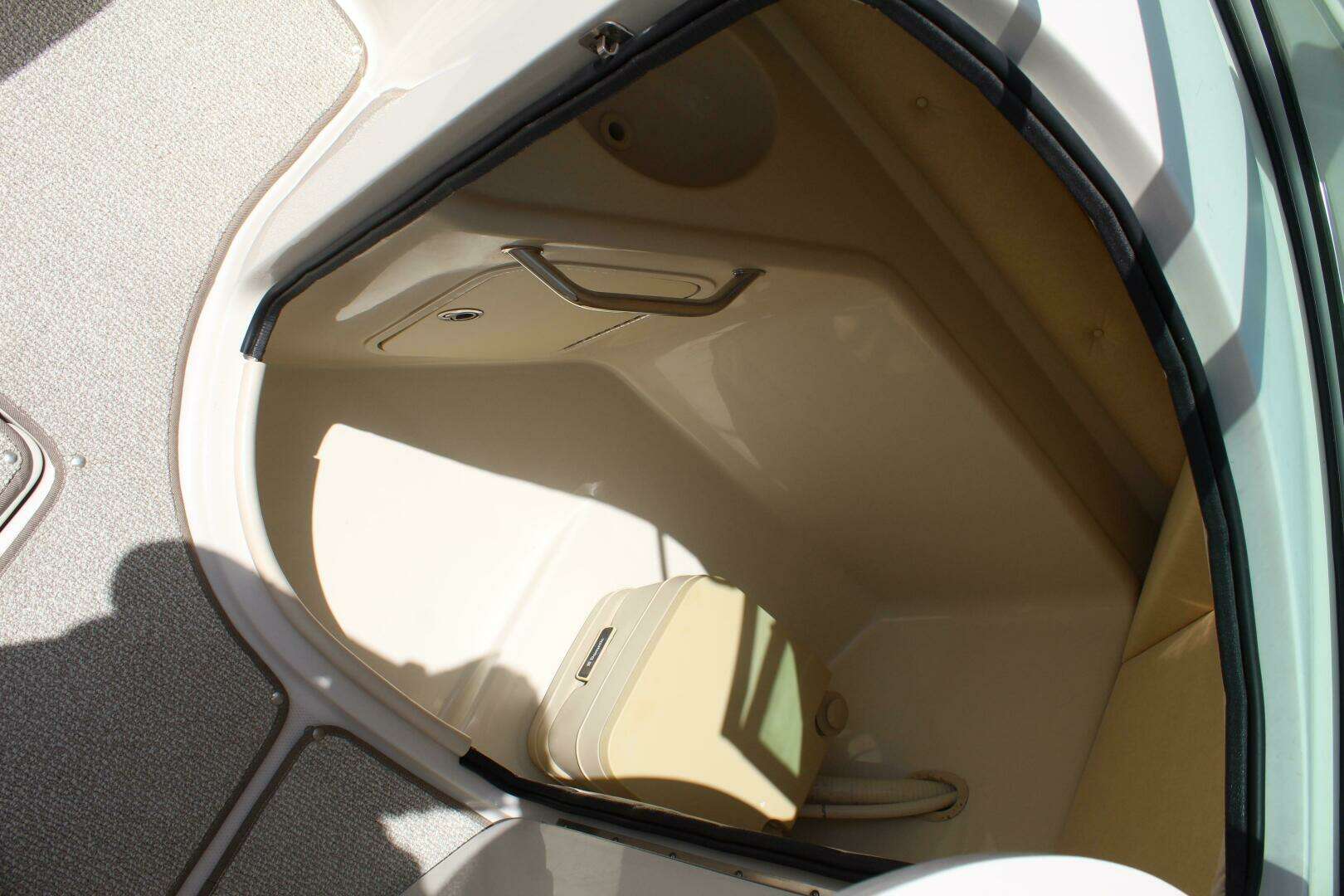 2008 Sea Ray 240 Sundeck - Image 10