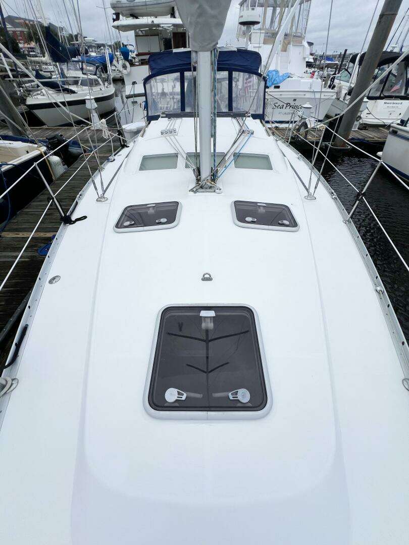 2007 Beneteau 373 - Image 14