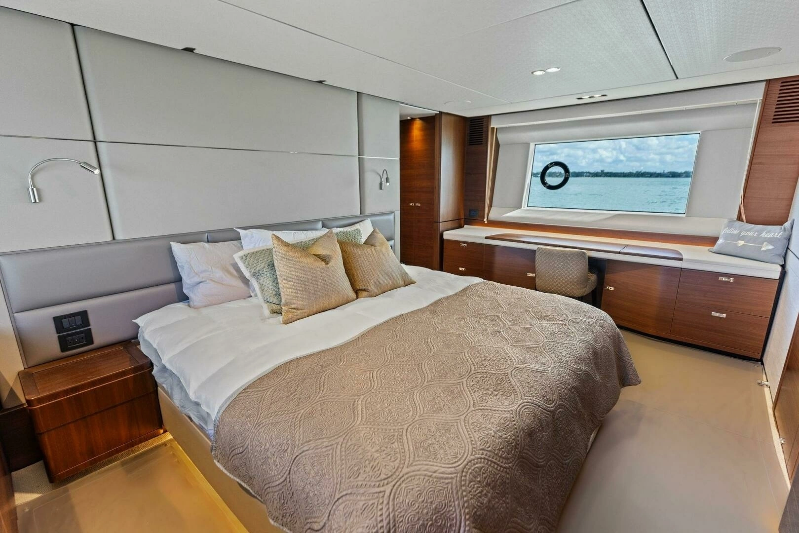 2018 Princess Y75 Motor Yacht - Image 5