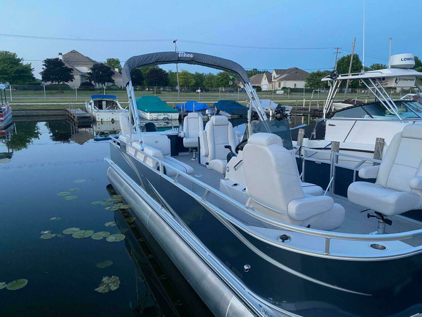 2022 Tahoe GT2585 Center Console Fishing Tritoon - Image 3