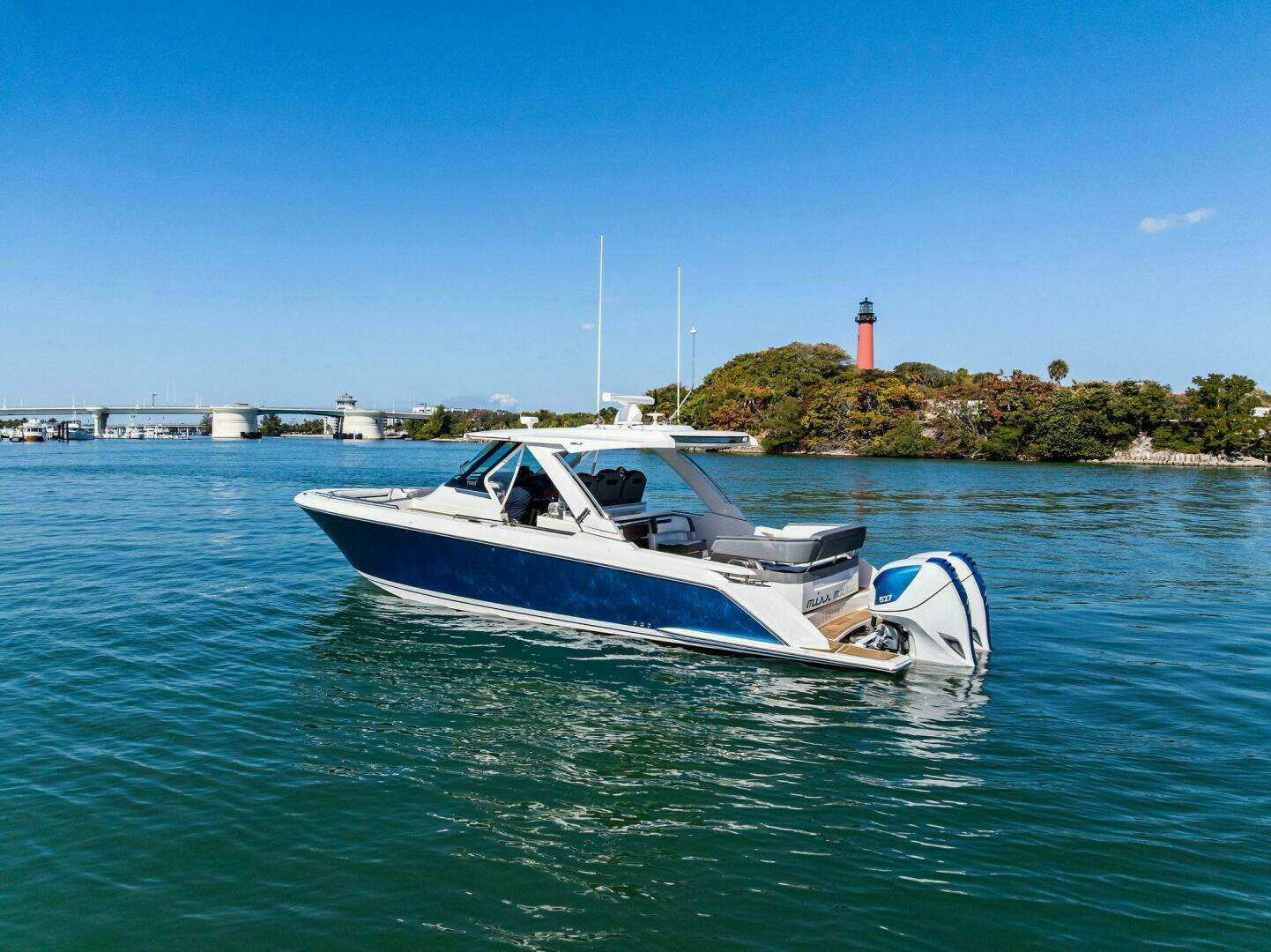 2019 Tiara Yachts 38 LS - Image 3