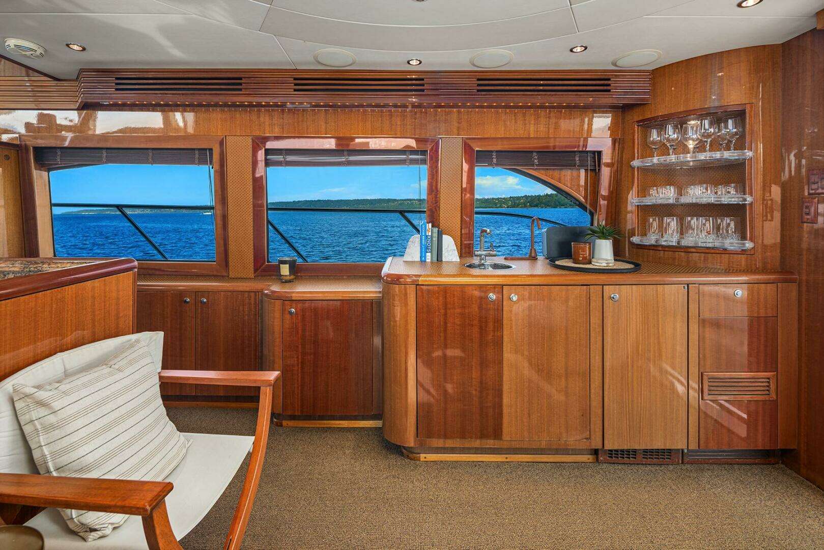 2001 Hatteras Cockpit Motoryacht - Image 4