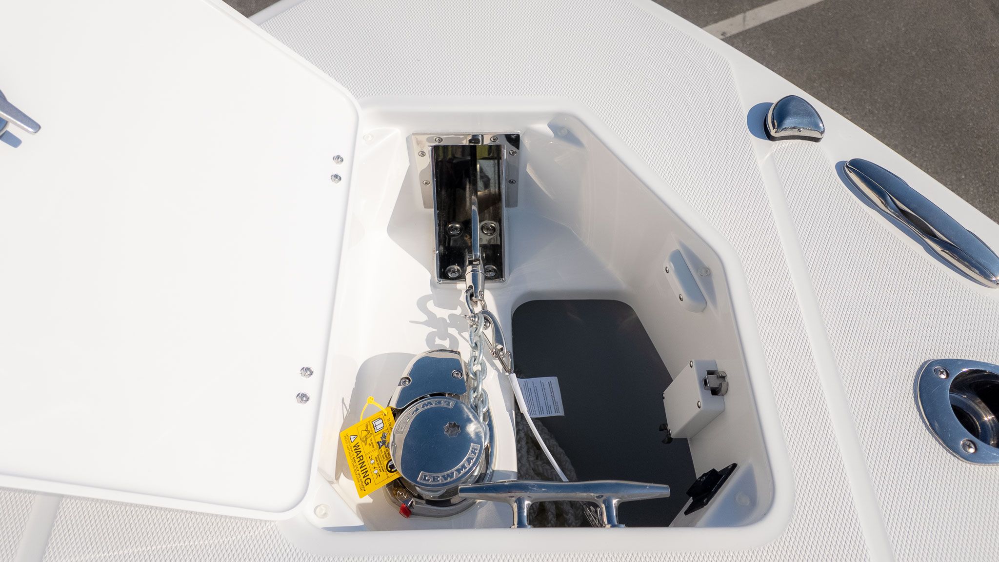 2027 Everglades 273 Center Console - 24
