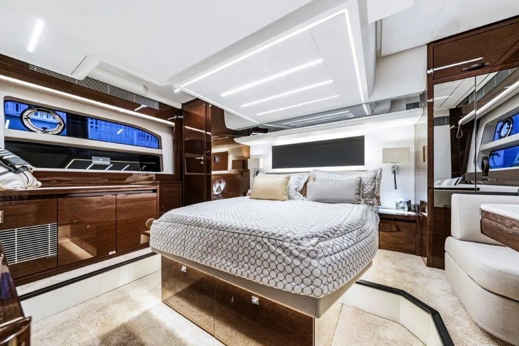 2020 Prestige 590 - 23