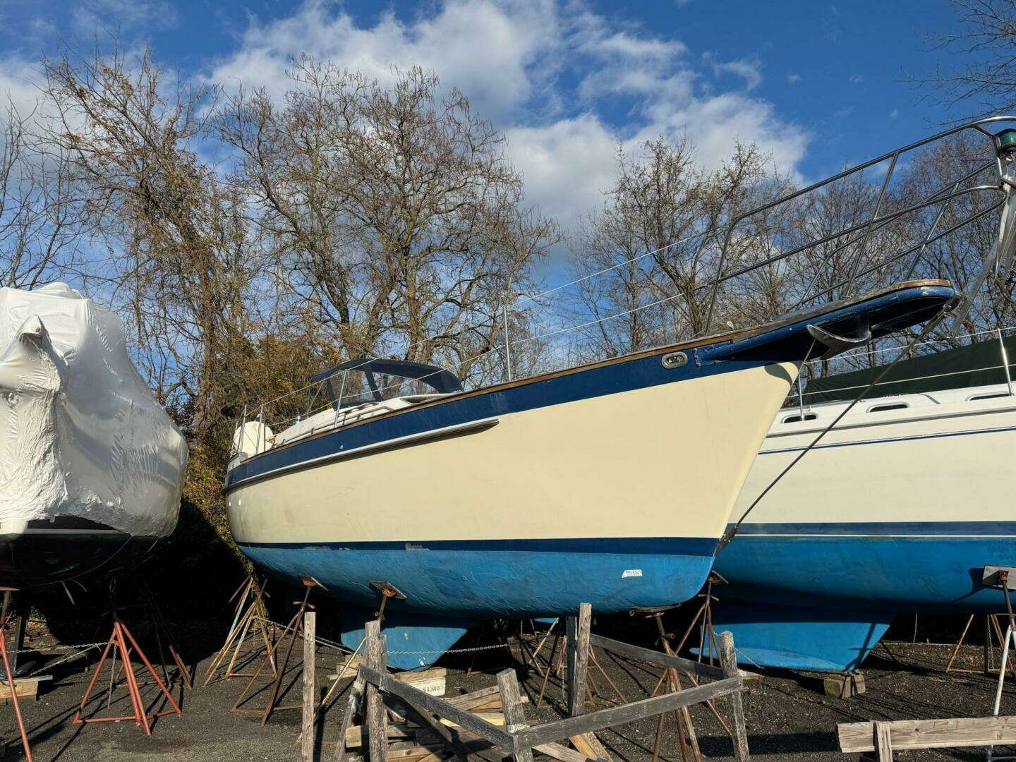 1987 Irwin 38 - Image 3