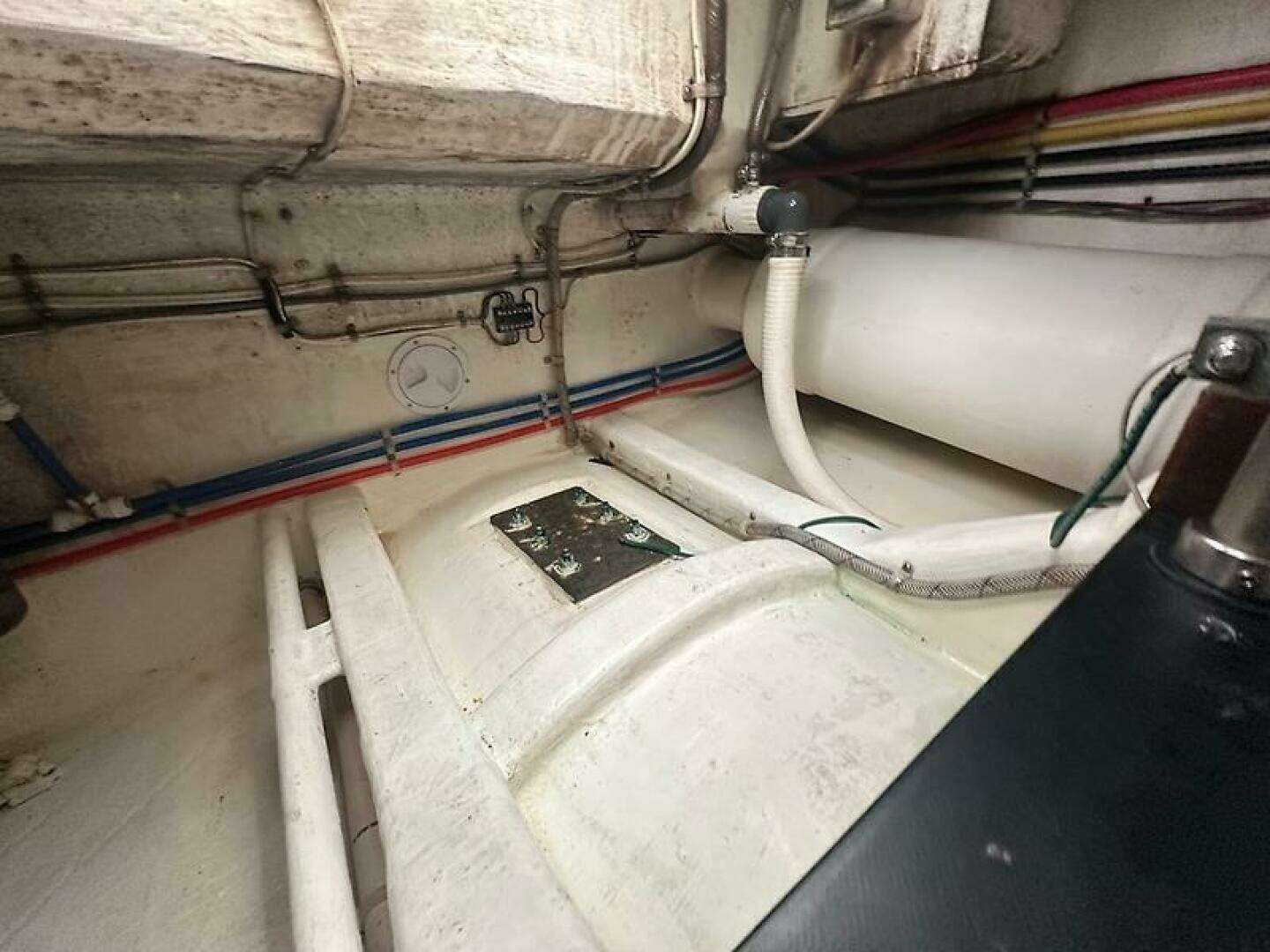2002 San Juan 38 - Image 17