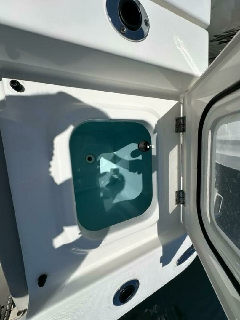 2021 Pursuit 428 Sport - Image 14