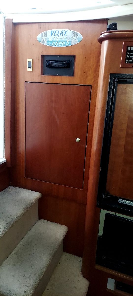 2000 Cruisers Yachts 3575 Express - 9