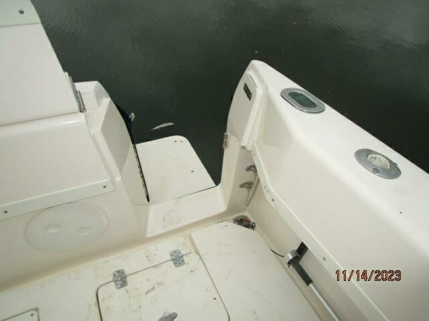 2001 Intrepid 348 Walkaround - Image 24