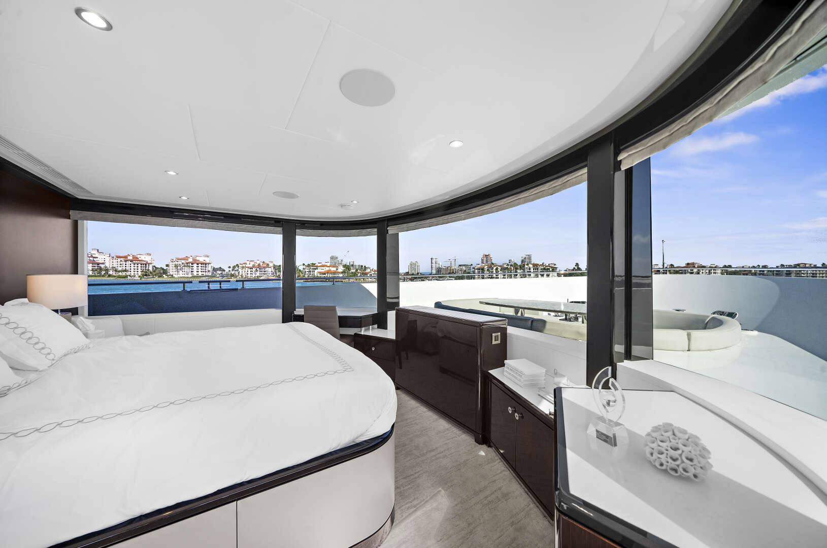 2024 Ocean Alexander 32L - Image 48