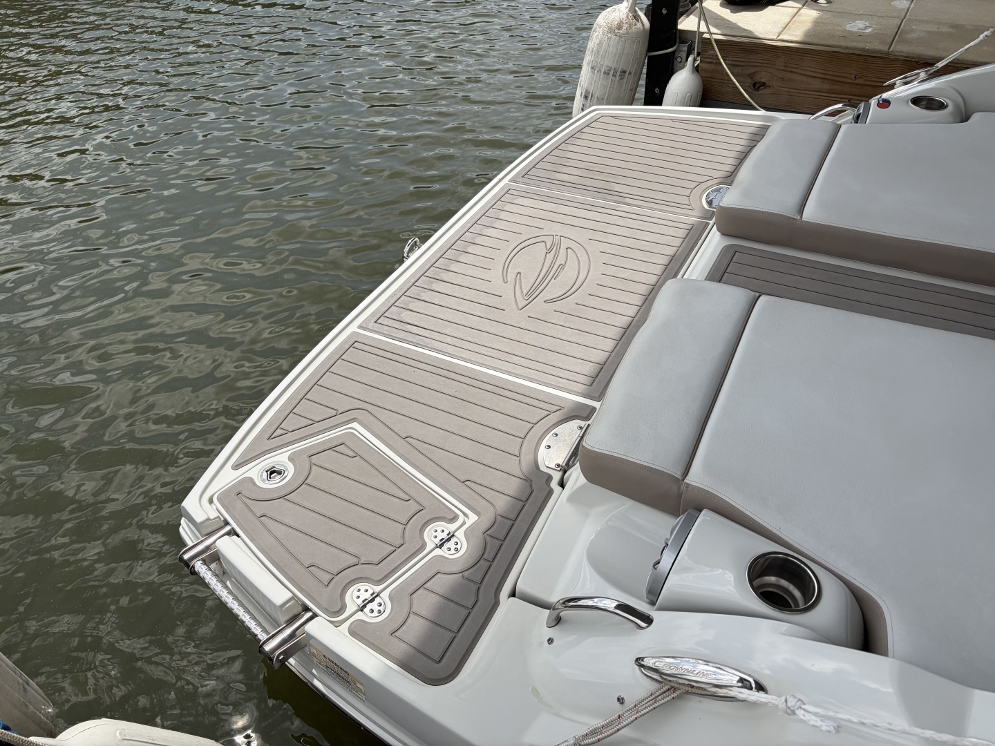 2018 Crownline Eclipse E30 - Image 15