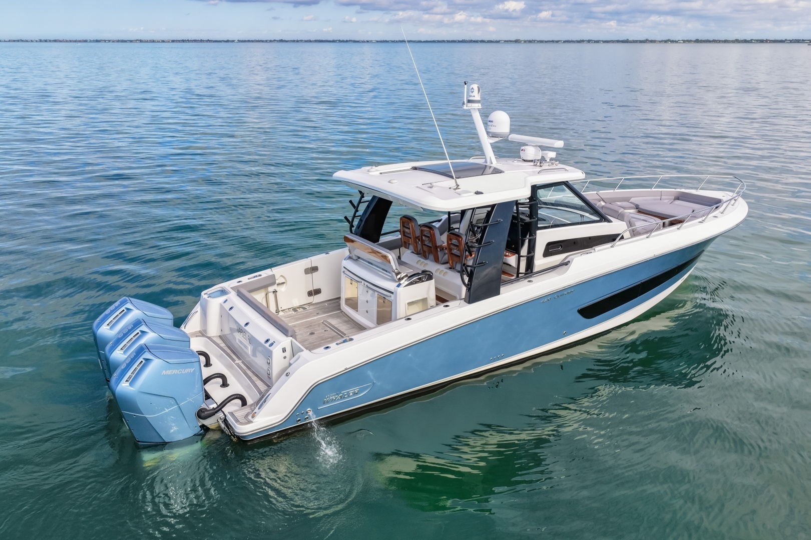 2023 Boston Whaler — - Image 25