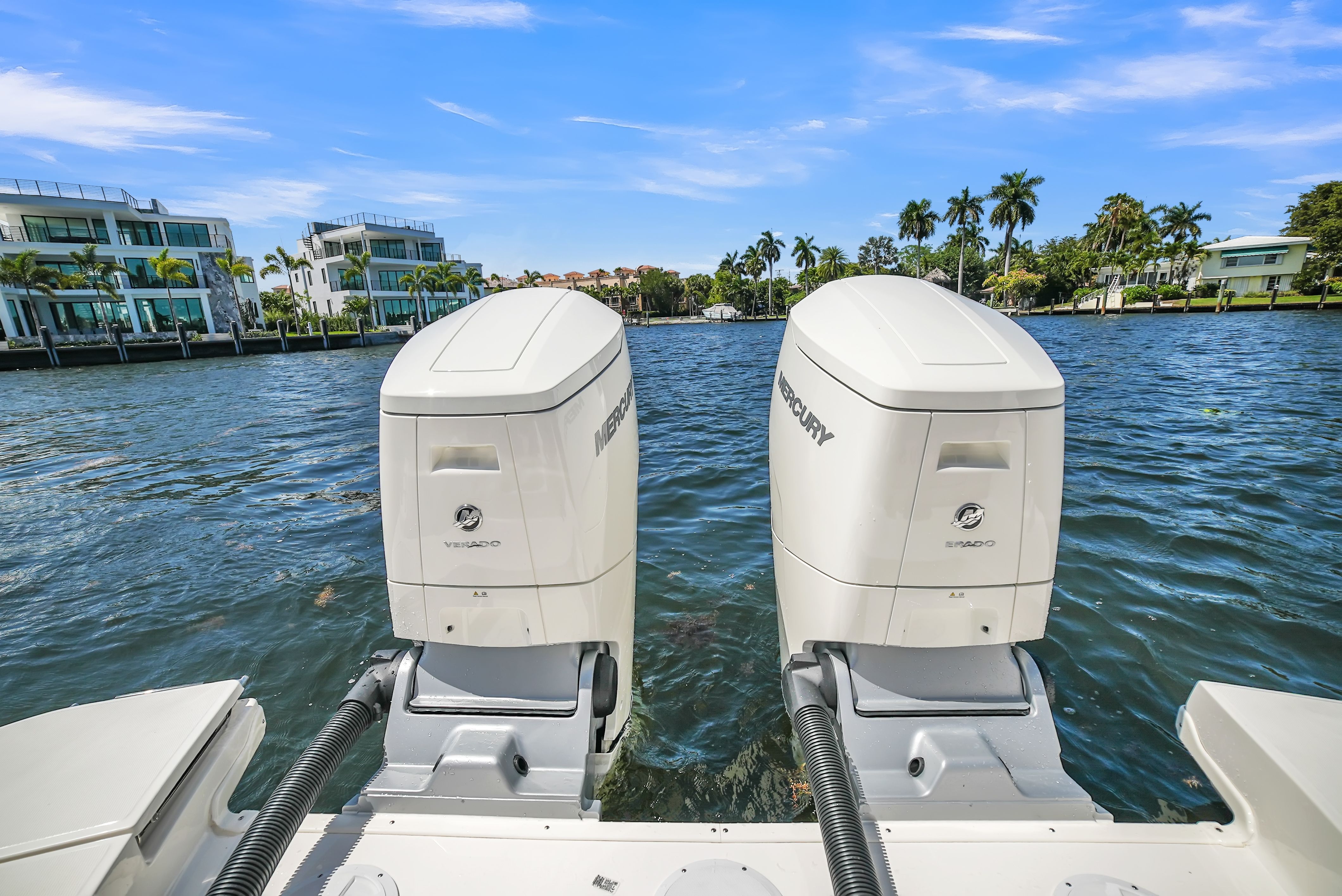 2026 Sea Ray Sundancer 370 Outboard - 9