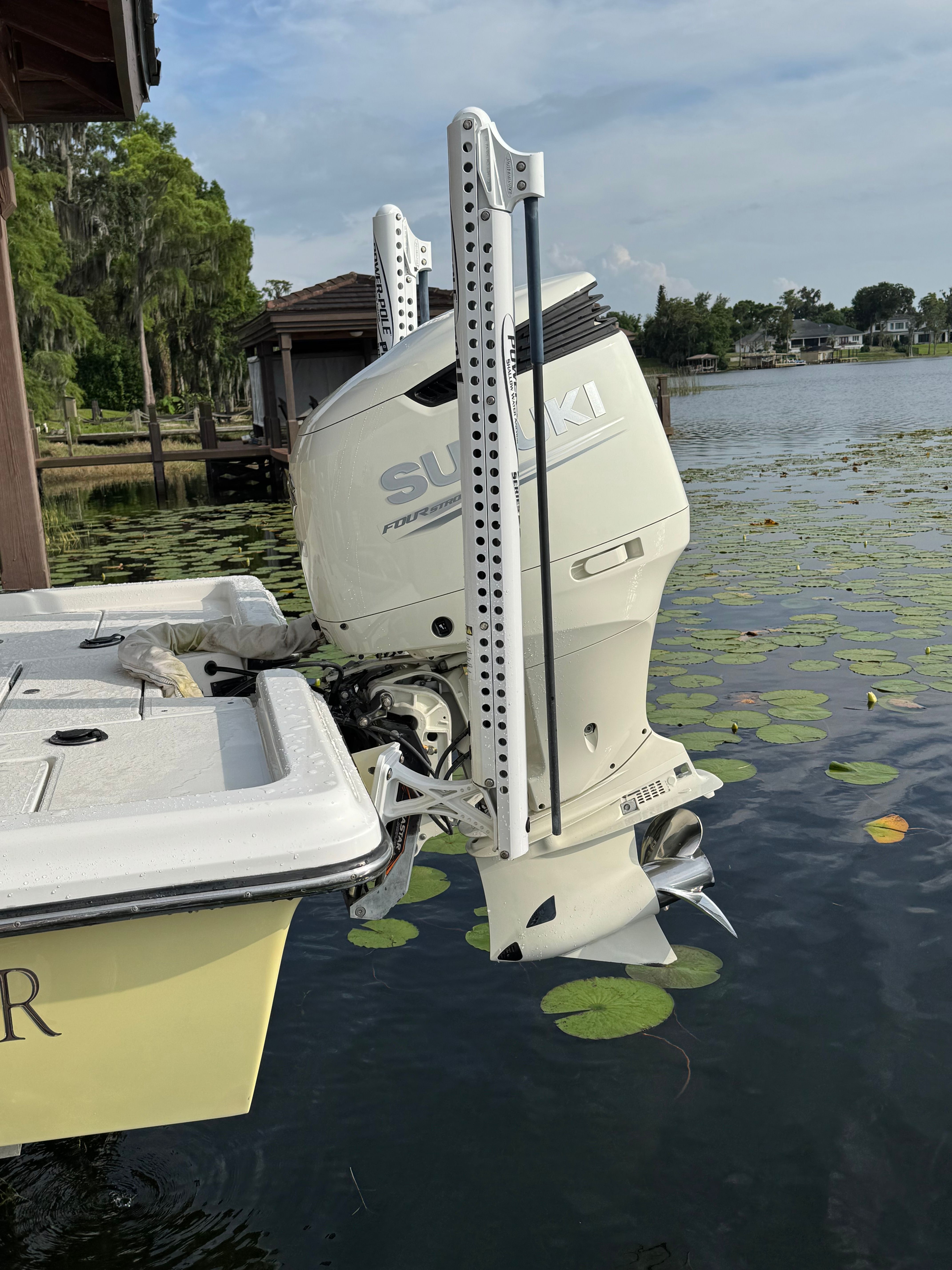 ShearWater LTZ 2004 boat with Suzuki outboard motor on lake.