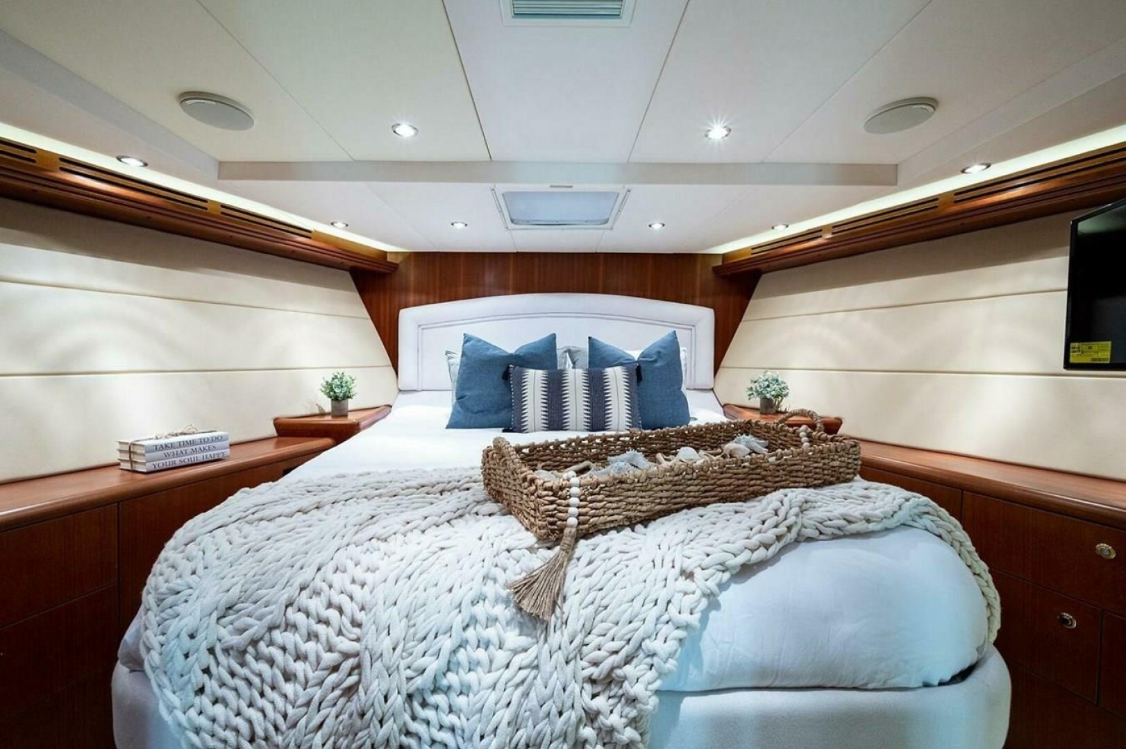 2003 Hatteras 100 Raised Pilothouse - Image 11