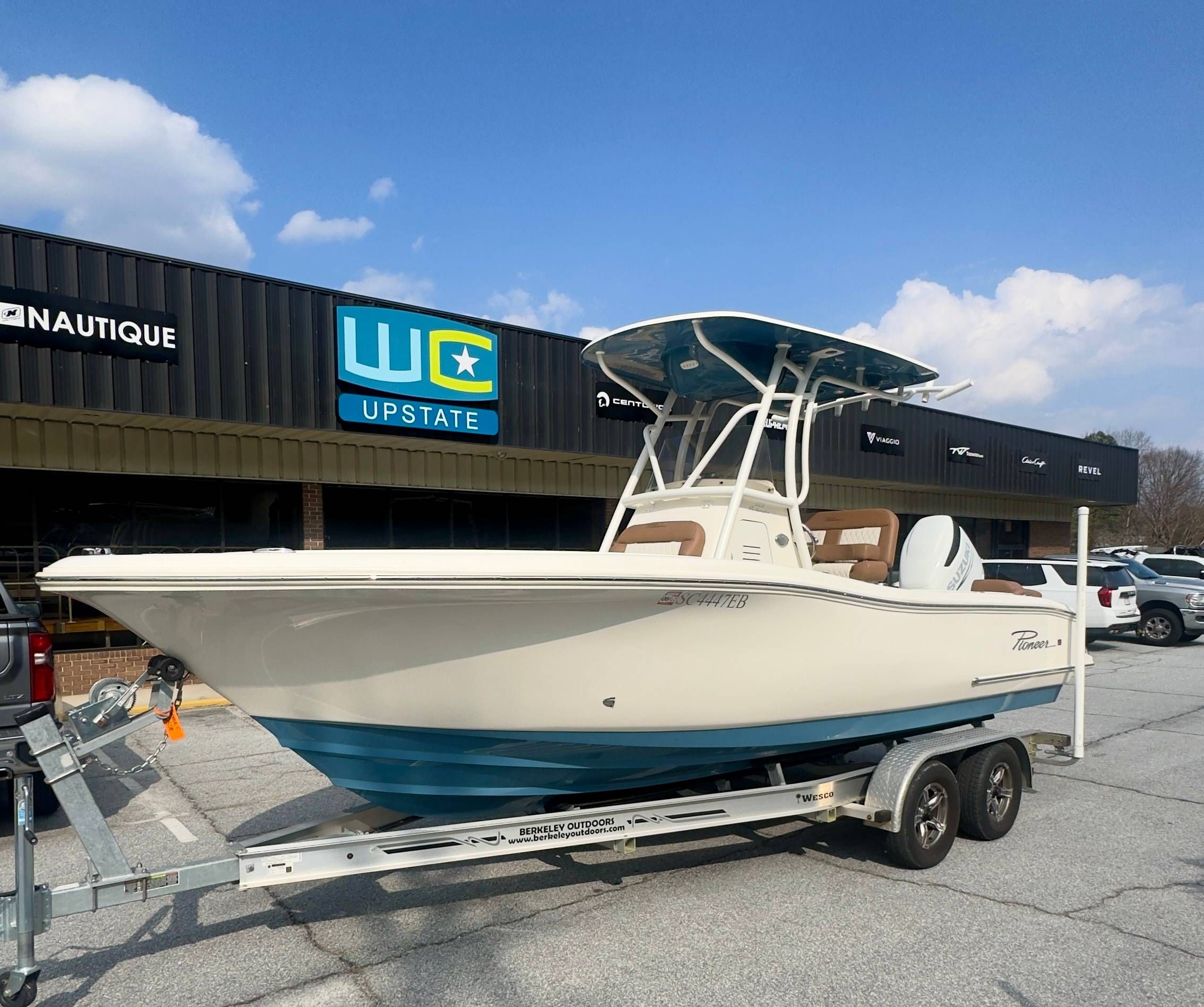 2022 Pioneer 222 Islander
