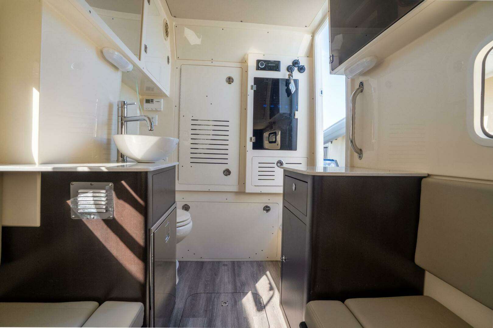 2023 Scout 355 LXF - Image 24