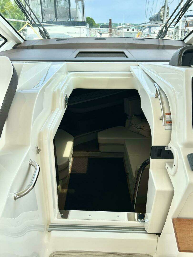 2019 Sea Ray Sundancer 350 Coupe - Image 25