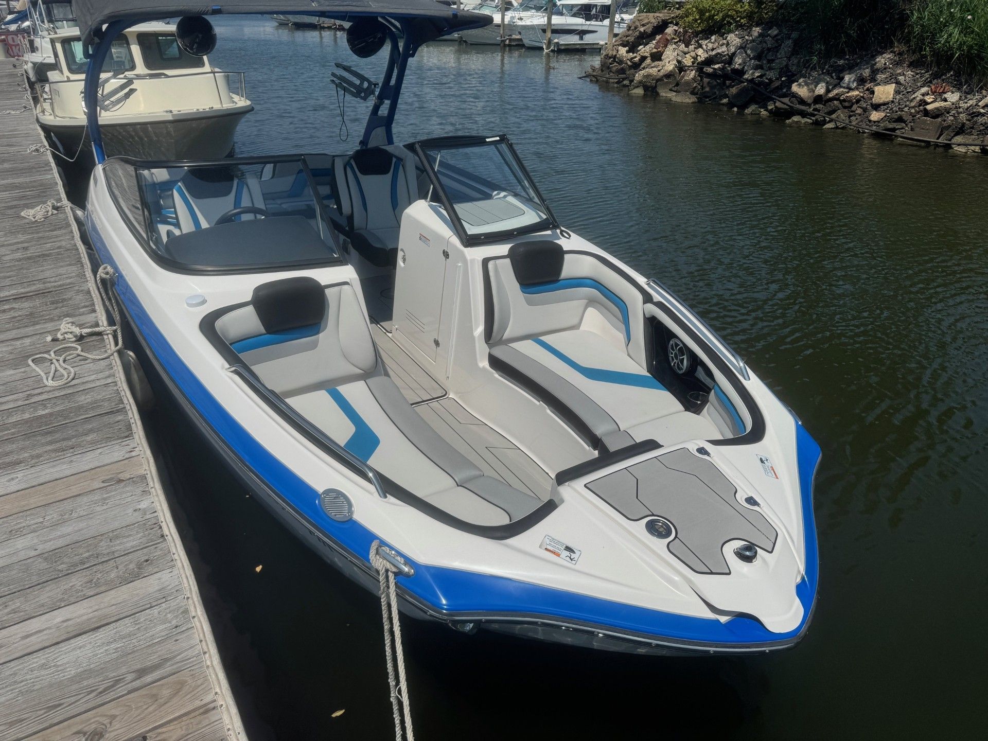 2020 Yamaha Boats 242XE - 11