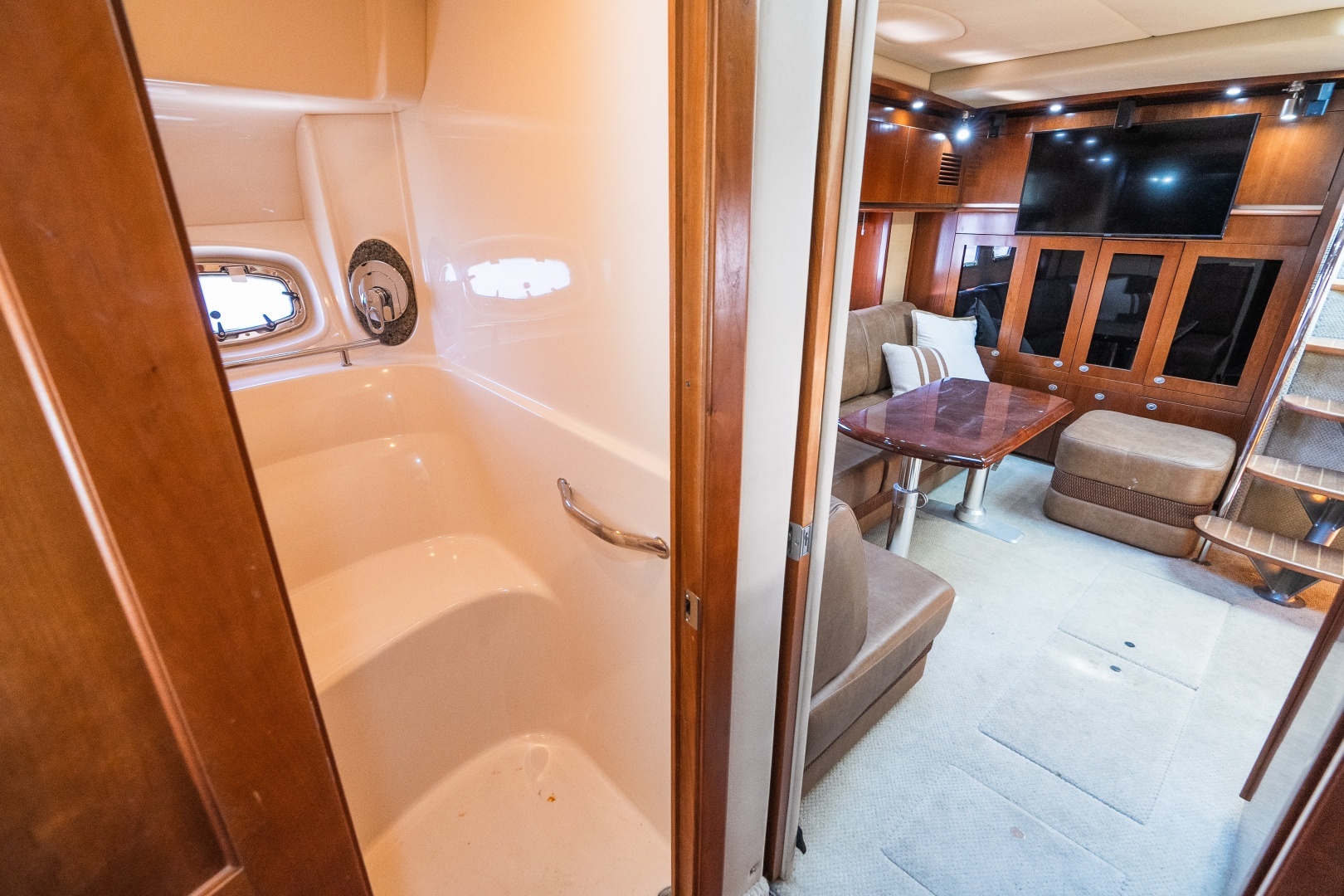 2005 Sea Ray 480 Motor Yacht - Image 45