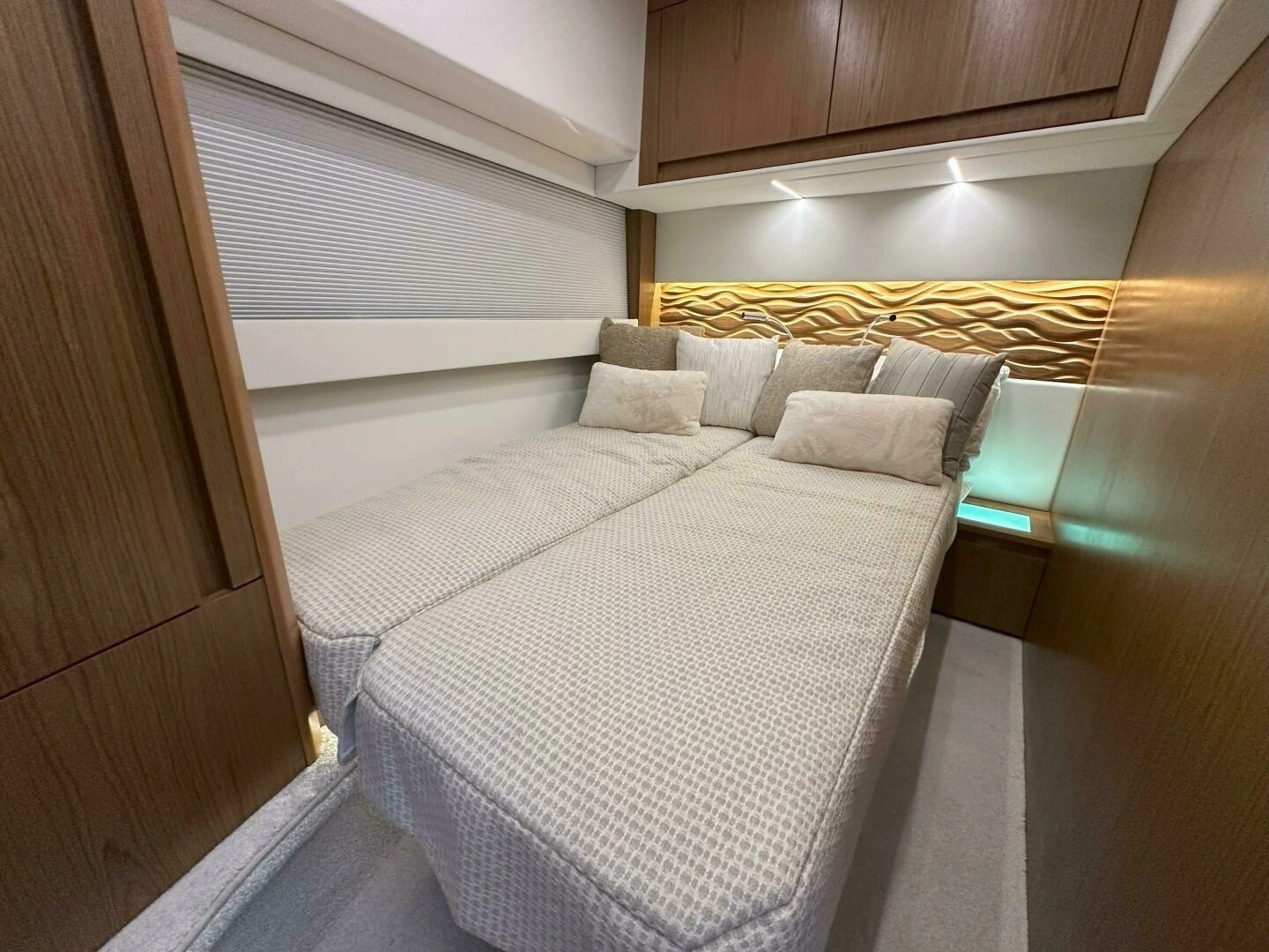 2025 Tiara Yachts EX 60 - Image 11