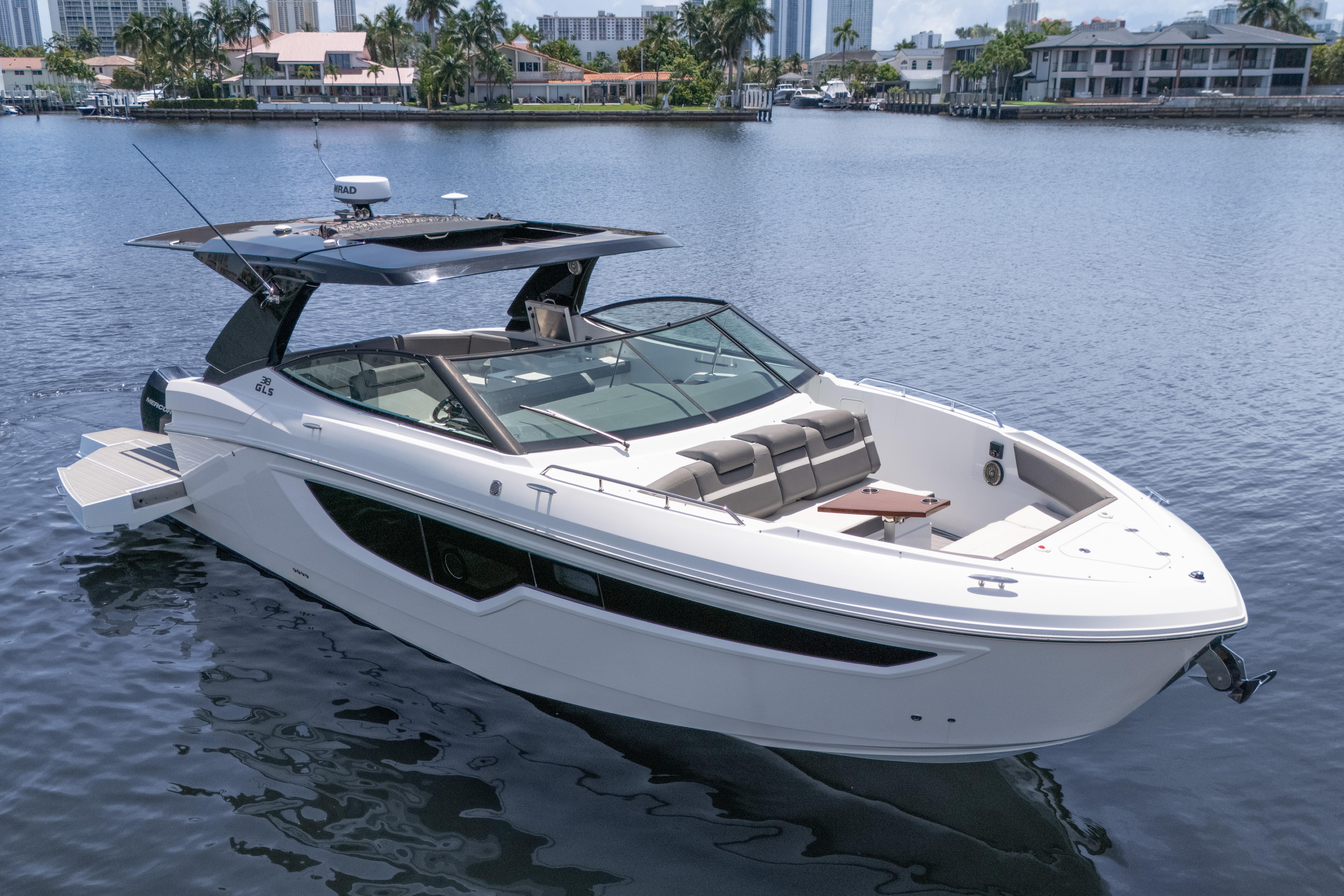 2021 Cruisers Yachts 38 GLS OB