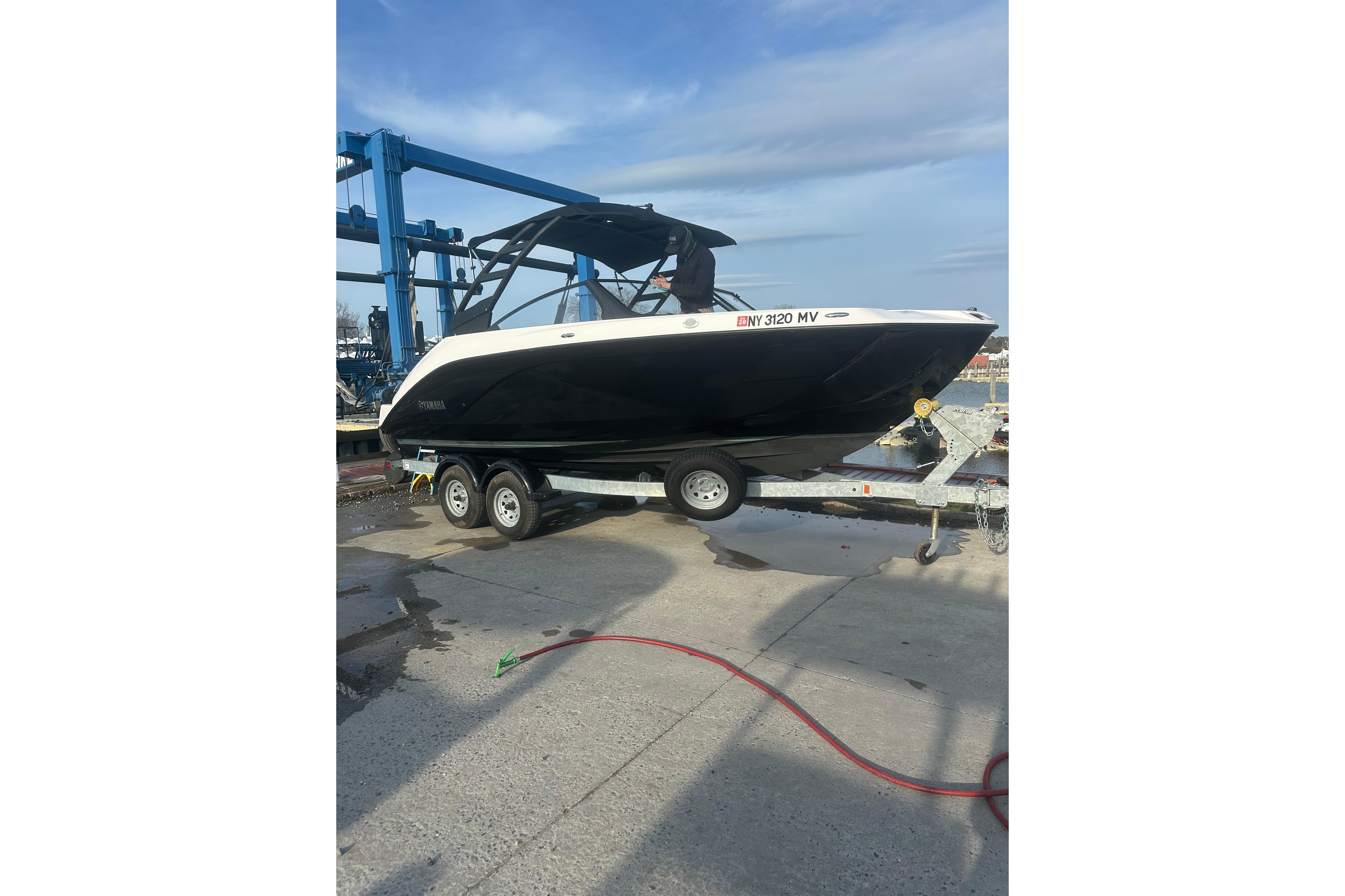 2025 Yamaha Boats AR220