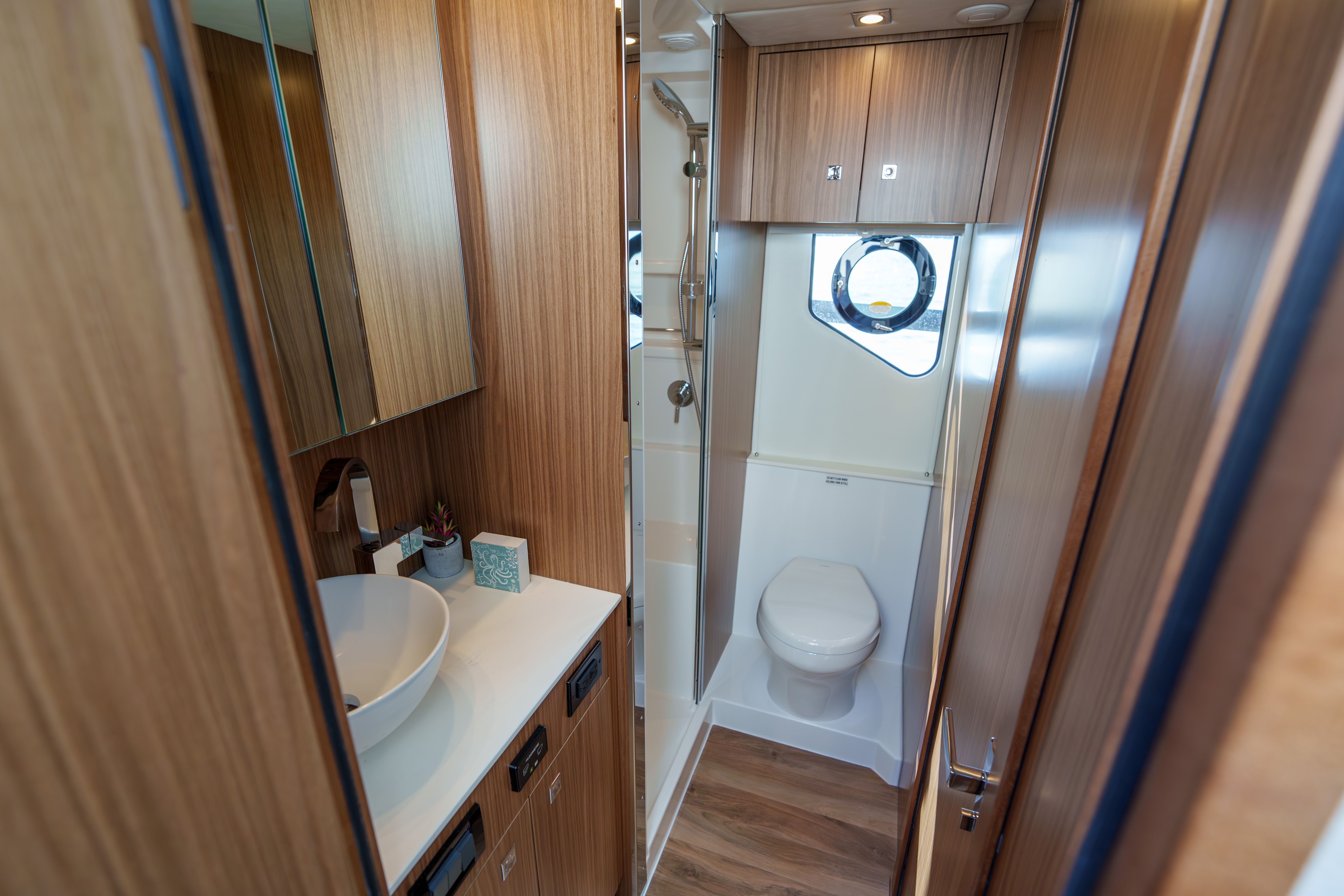 2026 Cruisers Yachts 42 Cantius - 14