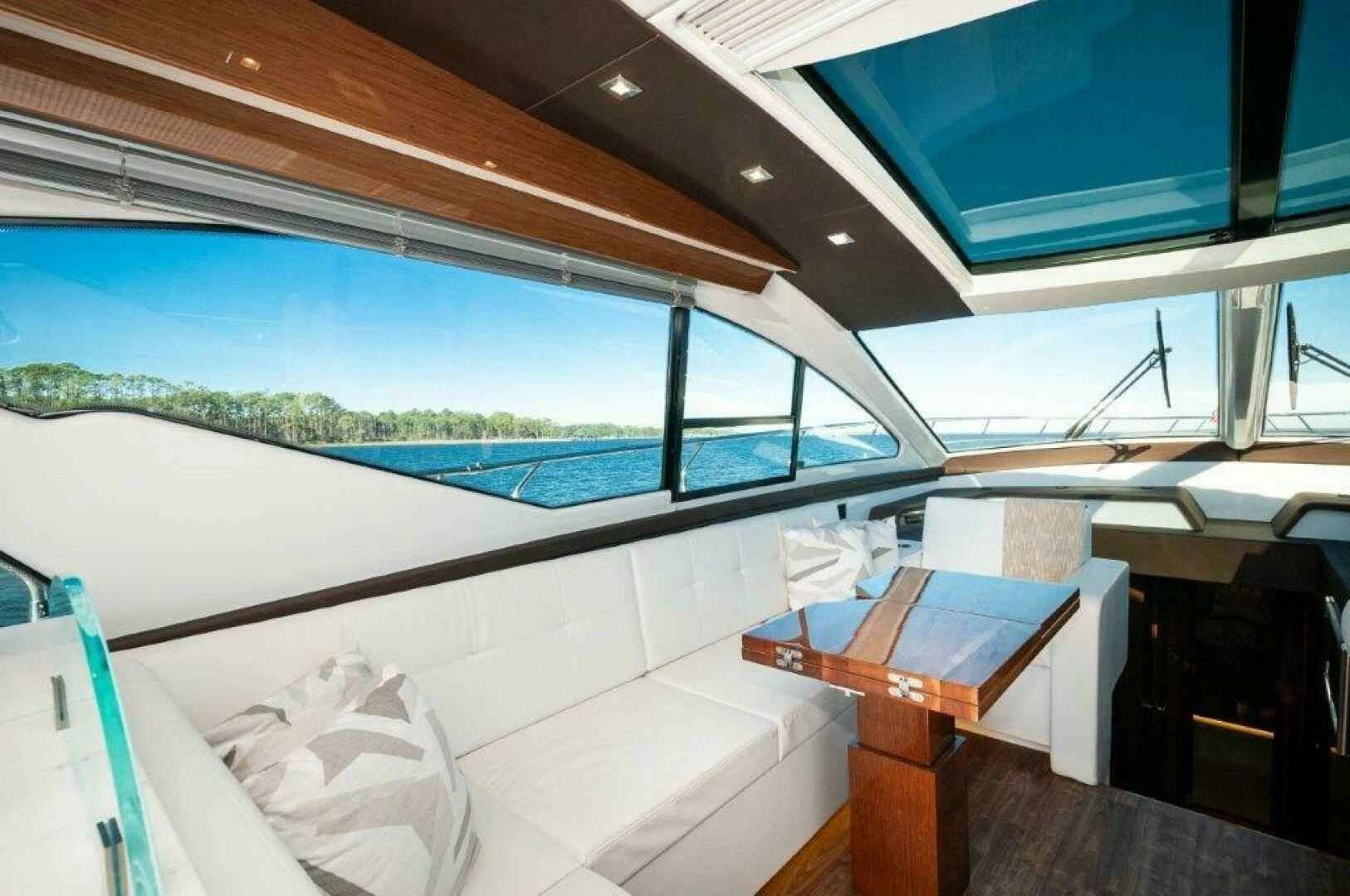 2020 Cruisers Yachts 60 Cantius - Image 7